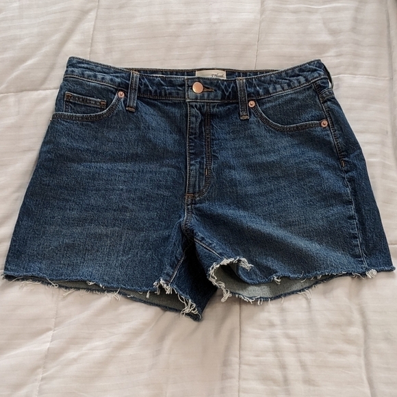 UNIVERSAL thread cut off jeans shorts size 8/ 29 - Picture 1 of 5